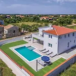 Ferienhaus Luxurious In