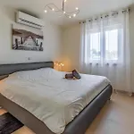 Luxurious In Galižana