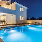 Ferienhaus Luxurious In *