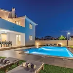 Ferienhaus Luxurious In *