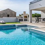 Ferienhaus Luxurious In *