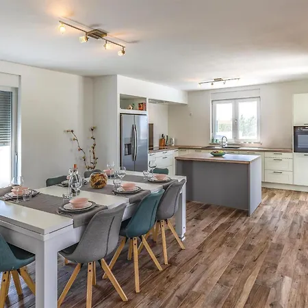 Prázdninový dům Cozy In With Wifi *