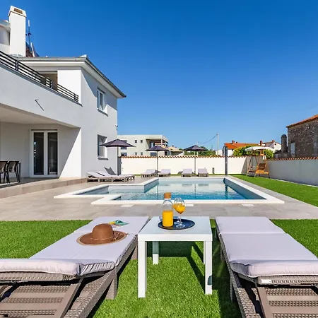 Cozy In With Wifi Galižana