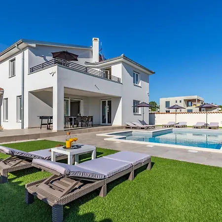 Prázdninový dům Cozy In With Wifi *